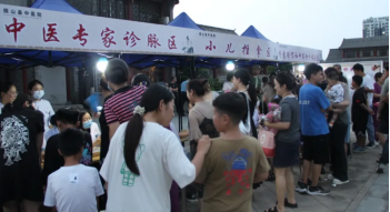 逛夜市，看中医，领略中医大夫的“十八般武艺”！